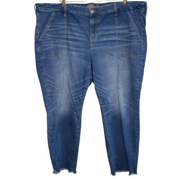 Torrid Cropped Boyfriend Jeans Size 26 Raw Cuff Mid Rise - Picture 1 of 16